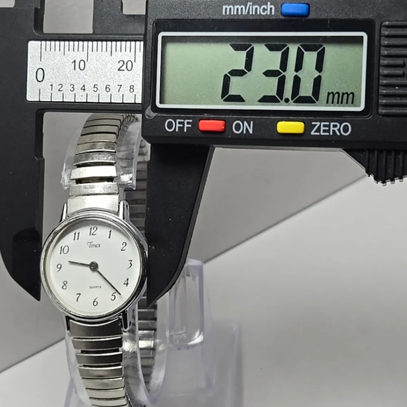 Womens Vintage Timex 22mm Watch Silver Tone Round Stretch Band New Battery - Picture 4 of 12